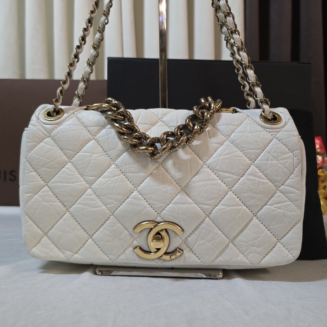 Chanel Pondicherry🤍🤍🤍 (Category: Luxury Bags & Wallets) located in Paranaque City. Submitted by kyshei (Listing ID 1469409147, Image 2). Description: 💯legit/orig money back guaranteed‼️.