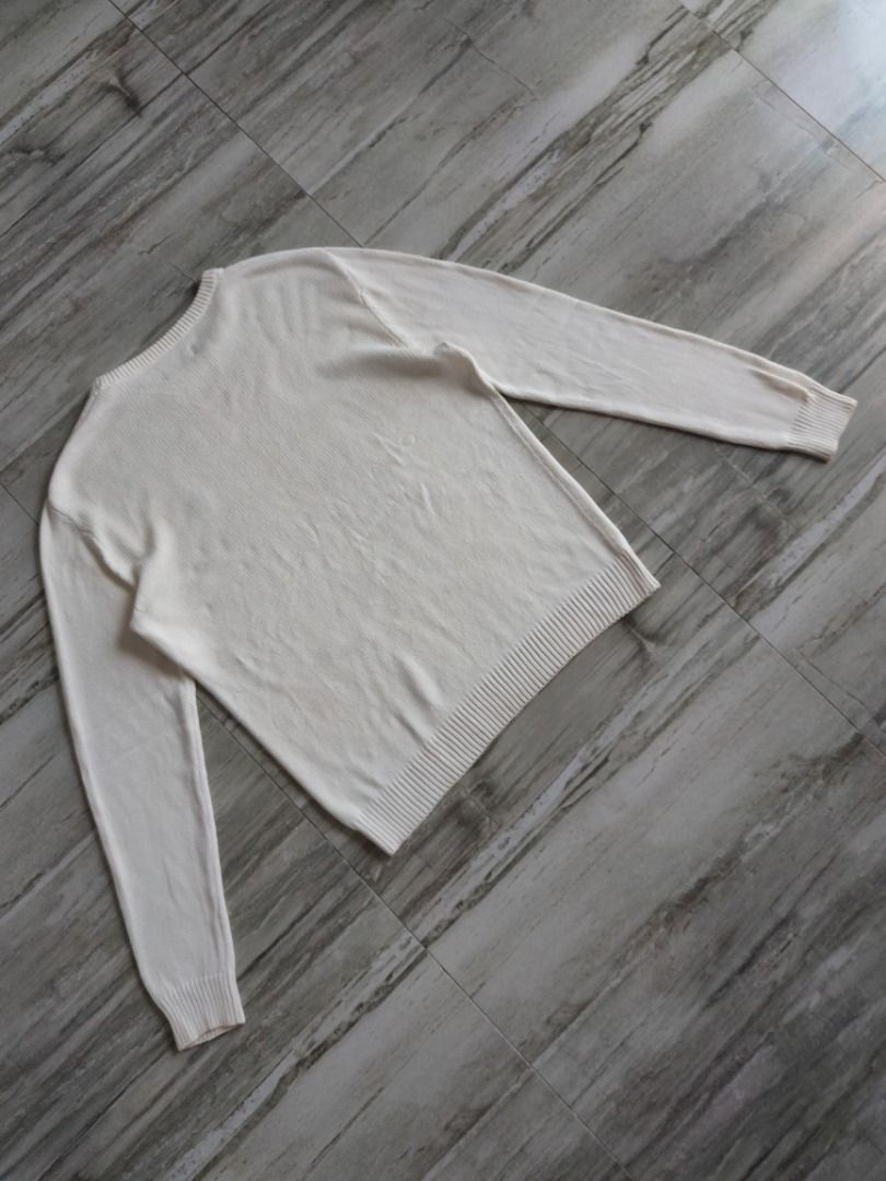 Chaps by Ralph Lauren Sweater - Medium (Category: Coats, Jackets and Outerwear) located in Dasmarinas. Submitted by jethroespinosa (Listing ID 1469399685, Image 2). Description: Size in inches: 24 width 28 length No issues or alterations Loc: Dasma Cavite MOP: Gcash.