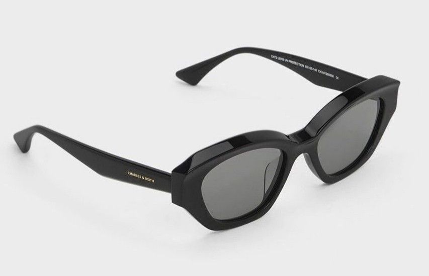 Charles and Keith Sunglasses Original (Category: Sunglasses & Eyewear) located in Davao. Submitted by anikanik88 (Listing ID 1469396310, Image 2). Description: ORIGINAL COMPLETE WITH CASE LIKE NEW.