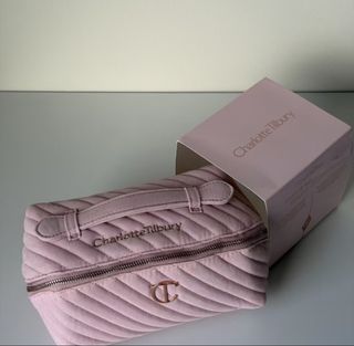 (Category: ) located in . Submitted by urfavluxuryshop (Listing ID 1469570285, Image 1). Description: .