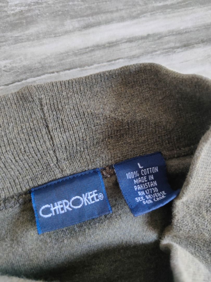 Cherokee Gray Sweater - Large (Category: Coats, Jackets and Outerwear) located in Dasmarinas. Submitted by jethroespinosa (Listing ID 1469398629, Image 3). Description: Size in inches: 23 width 30 length No issues or alterations Loc: Dasma Cavite MOP: Gcash.