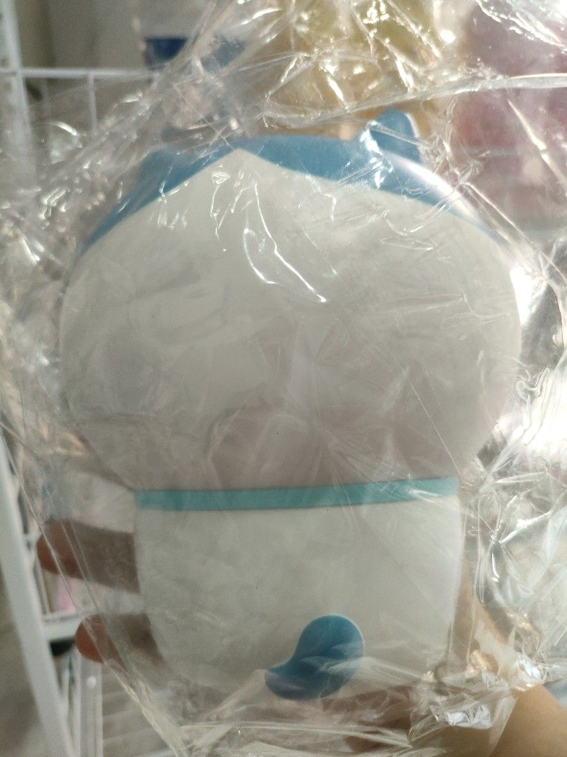Chiikawa: I'll Take a Picture! Camera-Type Light (Category: Character Goods) located in Bulacan. Submitted by hunterherojapanjdm (Listing ID 1469463680, Image 2). Description: Chiikawa: I'll Take a Picture! Camera-Type Light -featuring the character Hachiware from the popular anime and manga series Chiikawa. Produced by Eikoh in Japan, it functions as both a cute desk figure and a projection or novelty light..