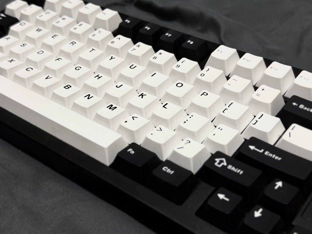 Chilkey ND75 Jet Black Keyboard (Category: Computer Keyboard) located in Bocaue. Submitted by pat.staines (Listing ID 1469557211, Image 2). Description: Small Flaw: LED on letter 'P'. no color red so iba yung nagiging color. works fine pag blue yung lights. Key Specifications & Features: • Layout: 75% compact layout with an integrated functional LCD screen • Case Color & Material: Jet Black anodized CNC-machined aluminum body • Connectivity: Tri-