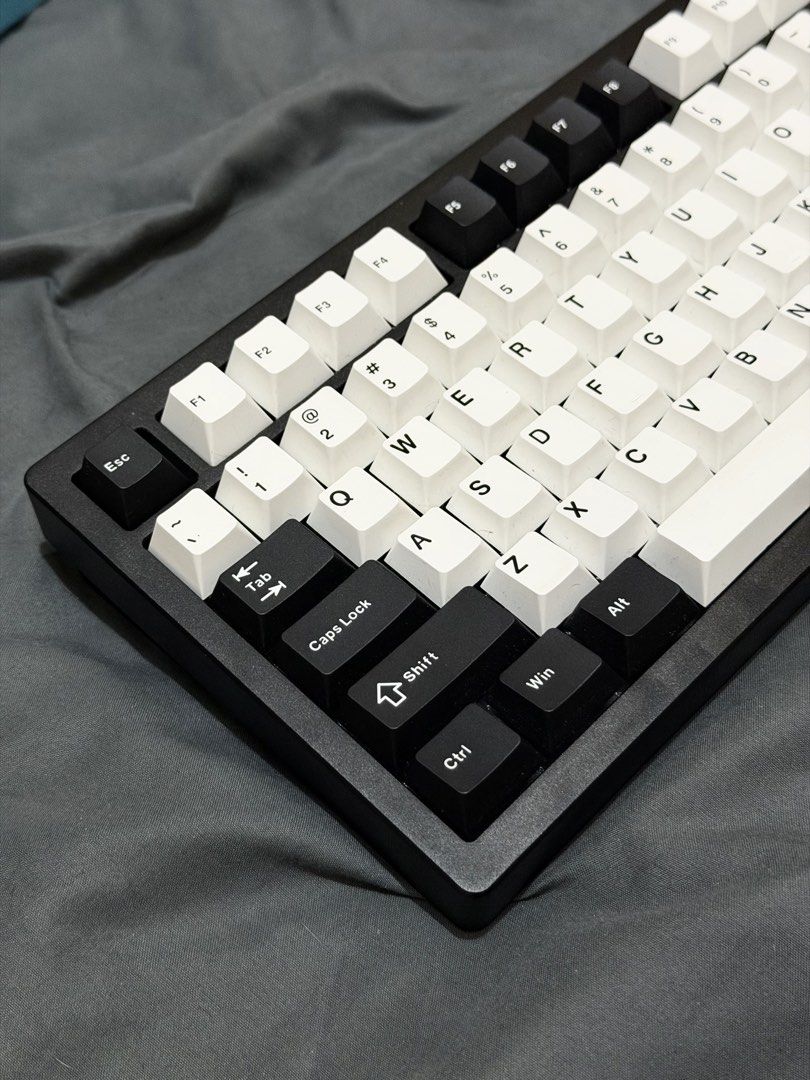 Chilkey ND75 Jet Black Keyboard (Category: Computer Keyboard) located in Bocaue. Submitted by pat.staines (Listing ID 1469557211, Image 3). Description: Small Flaw: LED on letter 'P'. no color red so iba yung nagiging color. works fine pag blue yung lights. Key Specifications & Features: • Layout: 75% compact layout with an integrated functional LCD screen • Case Color & Material: Jet Black anodized CNC-machined aluminum body • Connectivity: Tri-