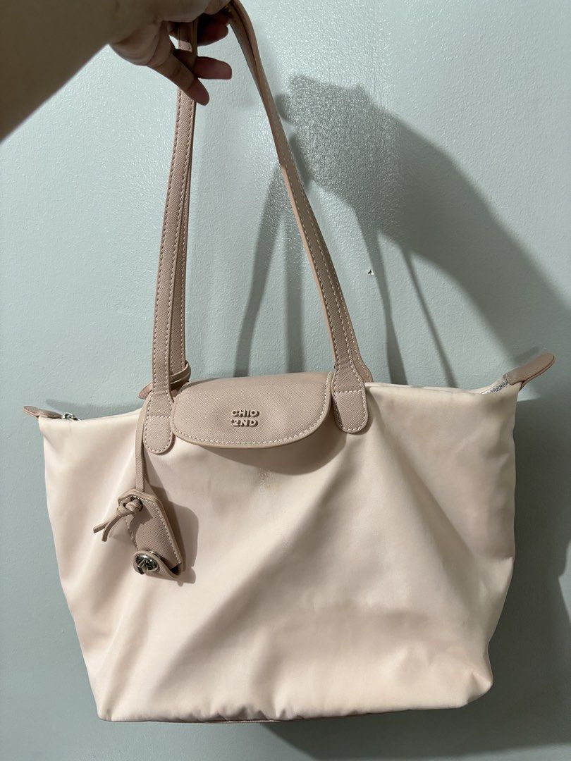 Chio Light Pink Tote Bag (Category: Tote Bags) located in Mandaluyong City. Submitted by itspink_lacey (Listing ID 1469394203, Image 1). Description: Chio medium light pink tote bag Can fit 13inch laptop Slightly used, has a very tiny orange stain on the front as seen in the photo Can ship via J&T or Lalamove for nearby areas No cod SF will be shouldered by the buyer.