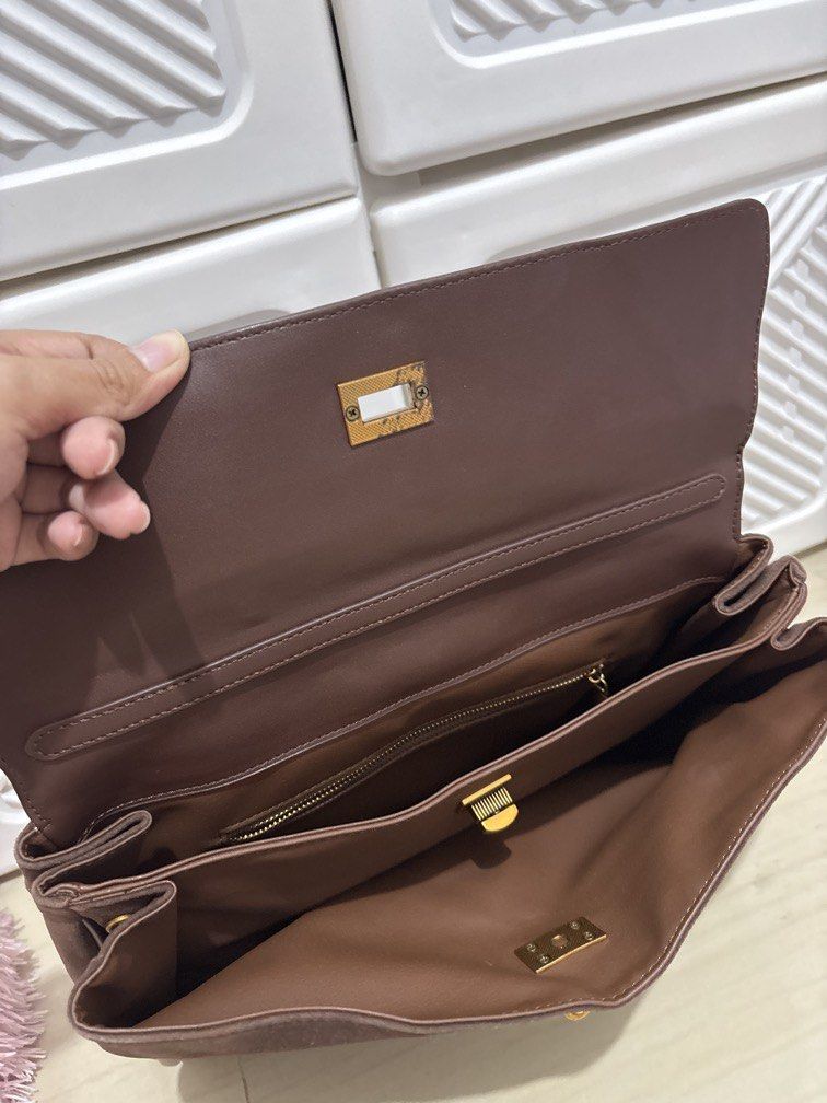 Choco Brown Shoulder Bag (Category: Shoulder Bags) located in Mandaluyong City. Submitted by itspink_lacey (Listing ID 1469398921, Image 3). Description: Medium Choco Brown shoulder bag Can fit 13 inch laptop Good condition.