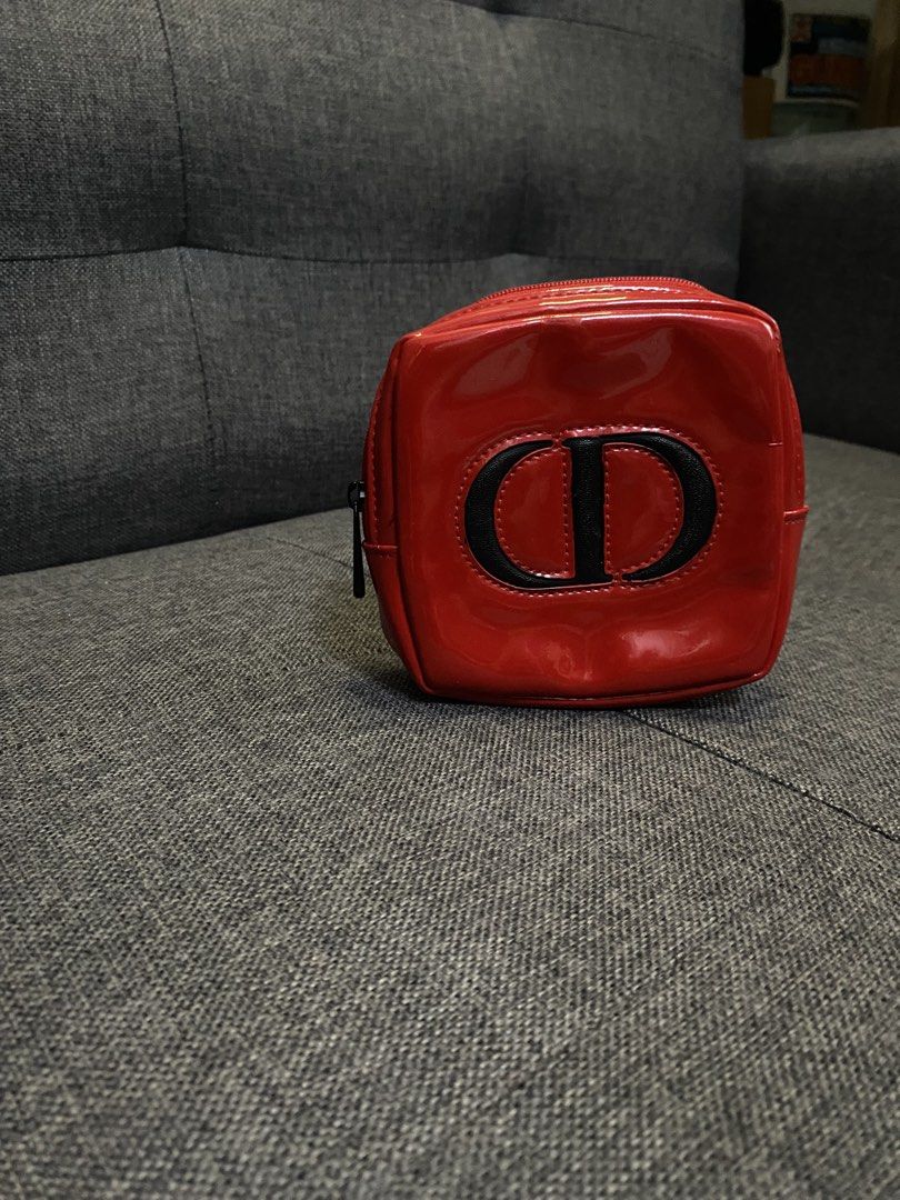 Christian dior authentic coinpurse (Category: Luxury Bags & Wallets) located in Caloocan City. Submitted by luxurymurayta888 (Listing ID 1469474985, Image 1). Description: no issue.