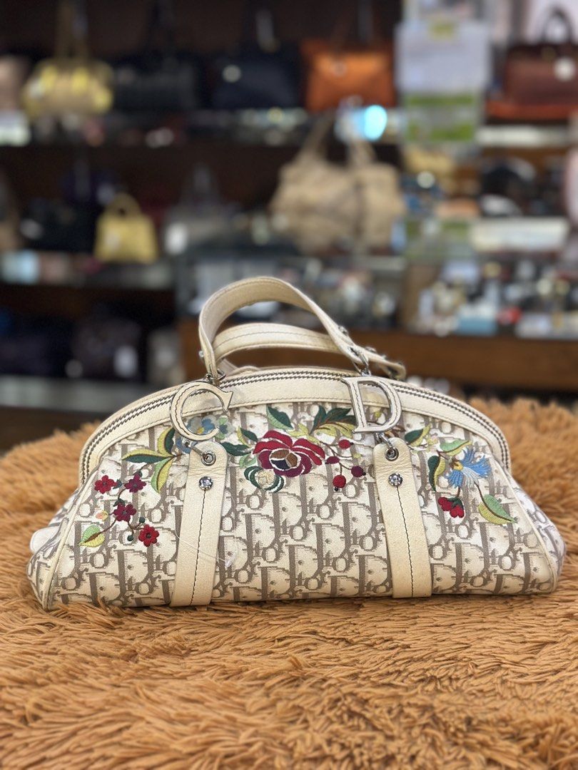 Christian Dior Vintage (Category: Luxury Bags & Wallets) located in Manila. Submitted by luxuryfinds2025 (Listing ID 1469535141, Image 3). Description: Christian Dior Vintage Flowers Diorissimo Bag -Rare find -Good condition Location: Fairview Quezon City .