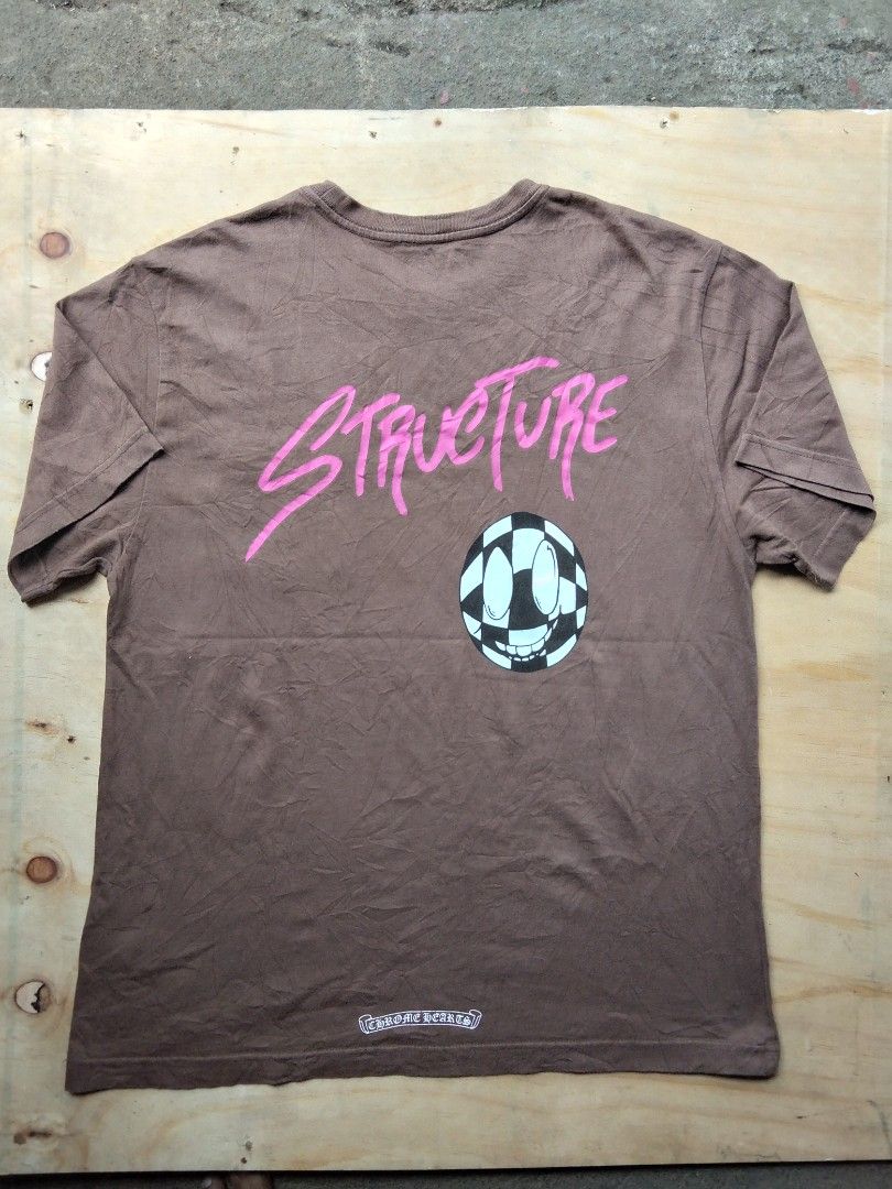 Chrome Hearts Structure Pocket Tee Brown (Category: Tshirts & Polo Shirts ) located in Bulacan. Submitted by glessantil41386 (Listing ID 1469417947, Image 2). Description: CH shirt size Large authentic/OFF ISSUE: PINK STAIN SA PRINT NASA LAST PICTURE AND SIGN OF USAGE ONLY PURE COTTON.