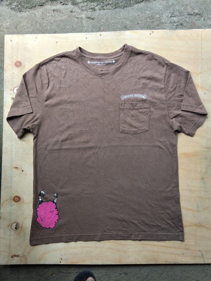 Chrome Hearts Structure Pocket Tee Brown (Category: Tshirts & Polo Shirts ) located in Bulacan. Submitted by glessantil41386 (Listing ID 1469417947, Image 1). Description: CH shirt size Large authentic/OFF ISSUE: PINK STAIN SA PRINT NASA LAST PICTURE AND SIGN OF USAGE ONLY PURE COTTON.