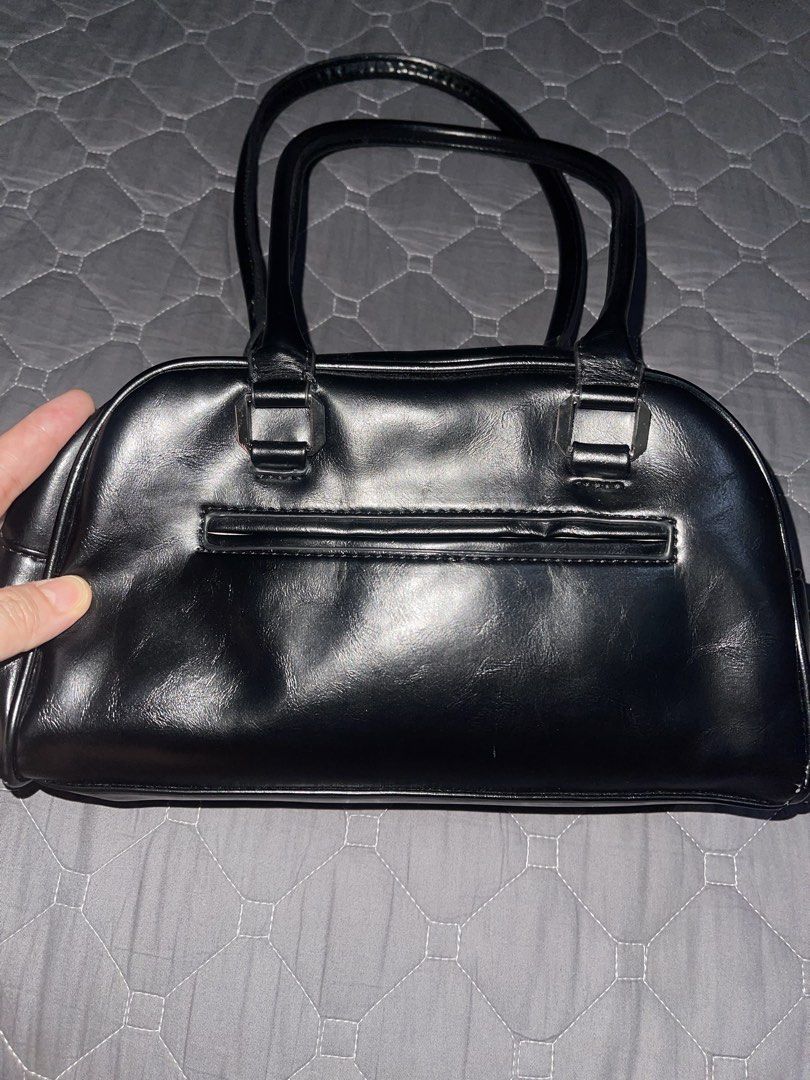 Chubby Bag (Category: Shoulder Bags) located in Minglanilla. Submitted by mi_jin (Listing ID 1469494682, Image 3). Description: Almost new!! VIRAL Original Standoil Chubby bag from South Korea - no scratches or dents or chipping of leather - used twice only 📍Cebu, City.