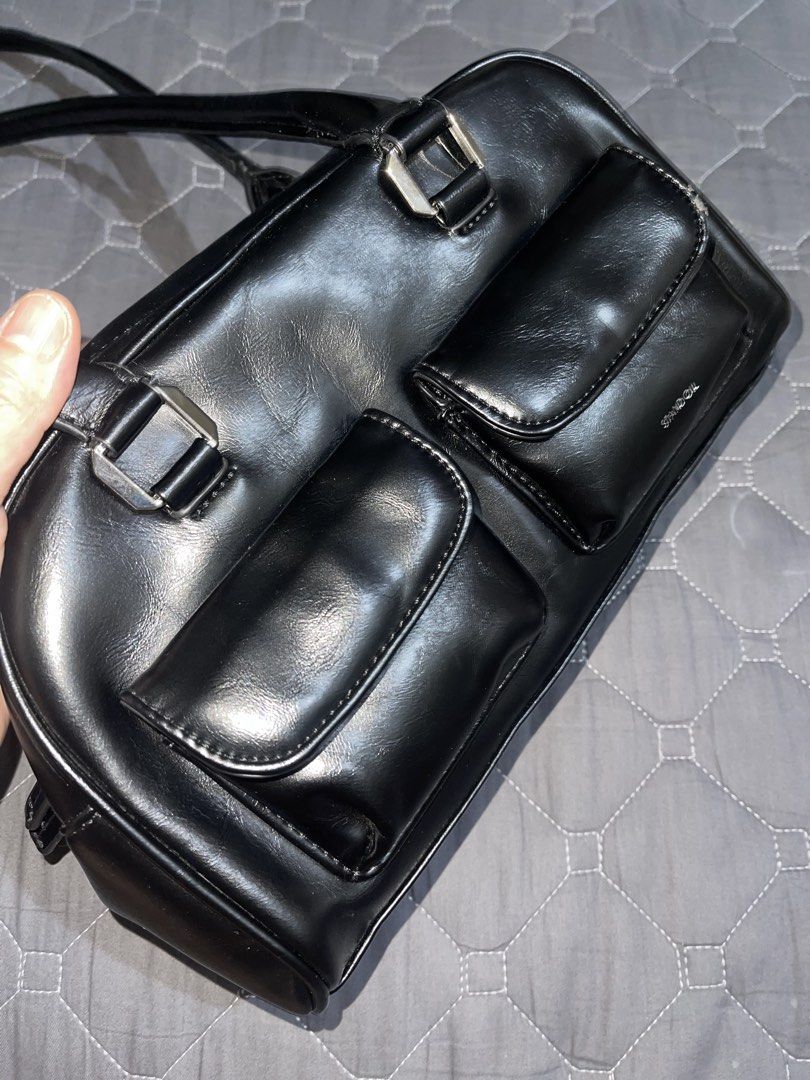 Chubby Bag (Category: Shoulder Bags) located in Minglanilla. Submitted by mi_jin (Listing ID 1469494682, Image 2). Description: Almost new!! VIRAL Original Standoil Chubby bag from South Korea - no scratches or dents or chipping of leather - used twice only 📍Cebu, City.