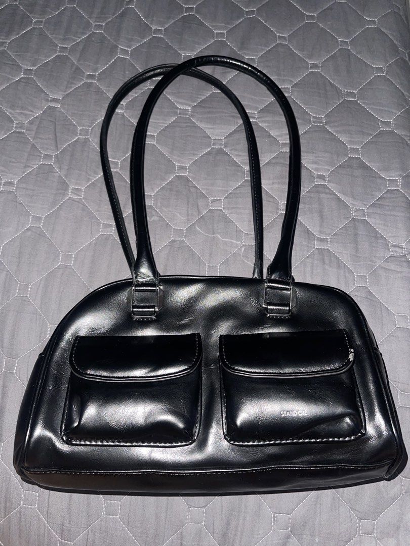 Chubby Bag (Category: Shoulder Bags) located in Minglanilla. Submitted by mi_jin (Listing ID 1469494682, Image 1). Description: Almost new!! VIRAL Original Standoil Chubby bag from South Korea - no scratches or dents or chipping of leather - used twice only 📍Cebu, City.
