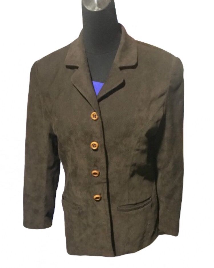 CINOLE CHOCOLATE BROWN BLAZER COAT (Category: Coats, Jackets and Outerwear) located in Marikina City. Submitted by minimalistmanila (Listing ID 1469402006, Image 2). Description: Cinole chocolate brown blazer with lining. Medium, 17.5 inch bust, 25 inch length. Soft buttery fabric, very professor type. Never worn. Order now!.