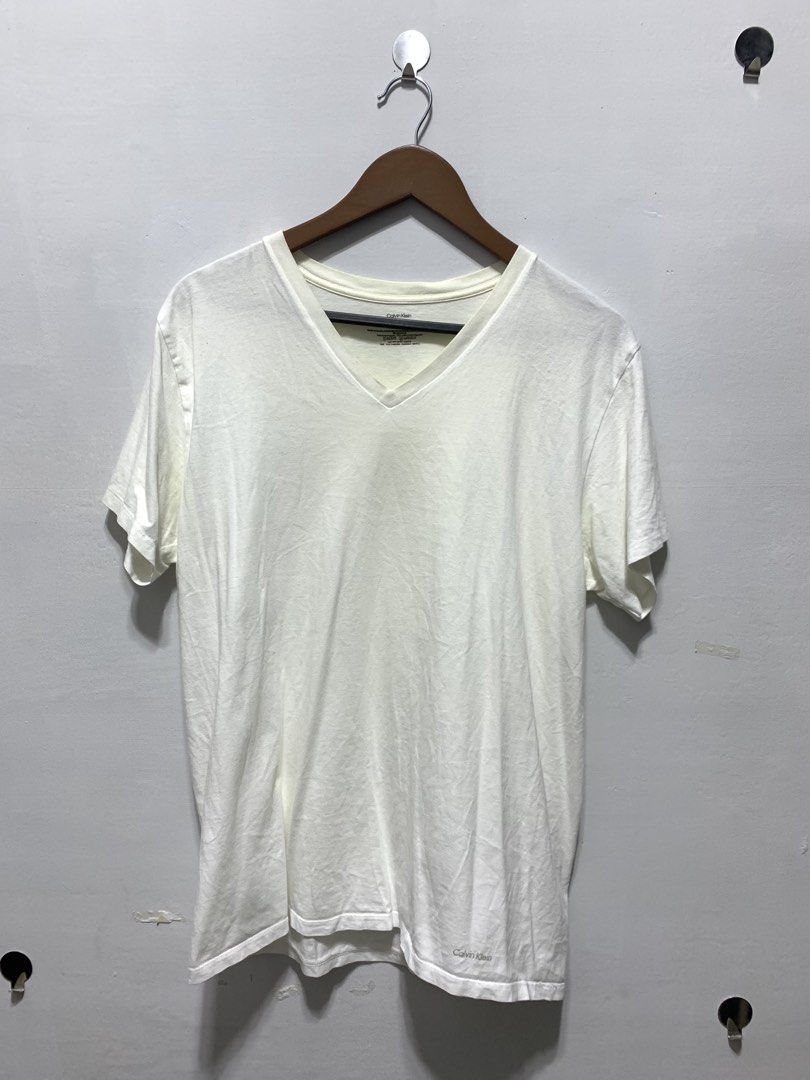 CK PLAIN T-shirt (Category: Tshirts & Polo Shirts ) located in Caloocan City. Submitted by eightyythrift (Listing ID 1469565932, Image 1). Description: .