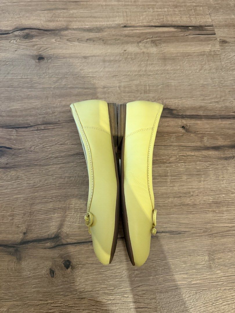 Clarks Flats (Category: Flats & Sandals) located in Marikina City. Submitted by hazeljaner (Listing ID 1469496069, Image 3). Description: Used once Lowballers won’t be entertained..