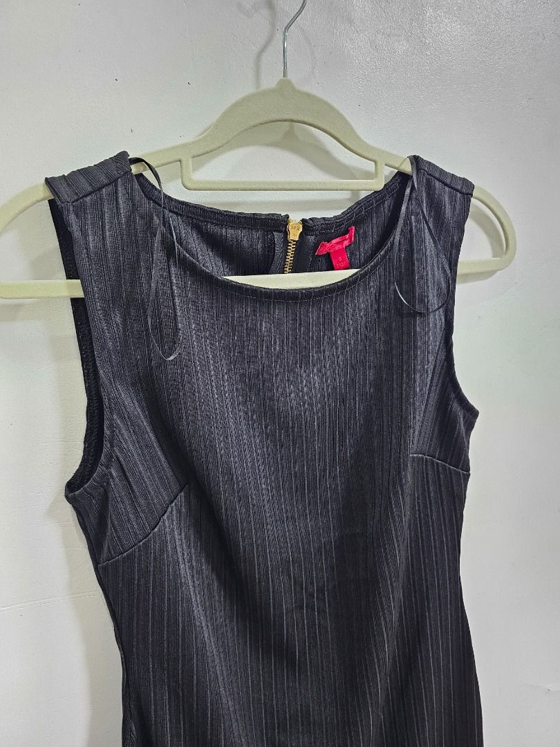 Classic Black dress (Category: Dresses) located in Los Banos. Submitted by itsmecathey (Listing ID 1469554565, Image 1). Description: Worn once. Fit S-M.