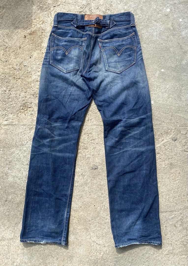 Classic Levi's 503 with leather patch and center cinch back. (Category: Jeans) located in Surigao. Submitted by santostris12676 (Listing ID 1469402263, Image 2). Description: Classic Levi's 503 with leather patch and center cinch back. Size 30 on tag pasok 32 Length 42 Opening 8.5 Excellent condition .