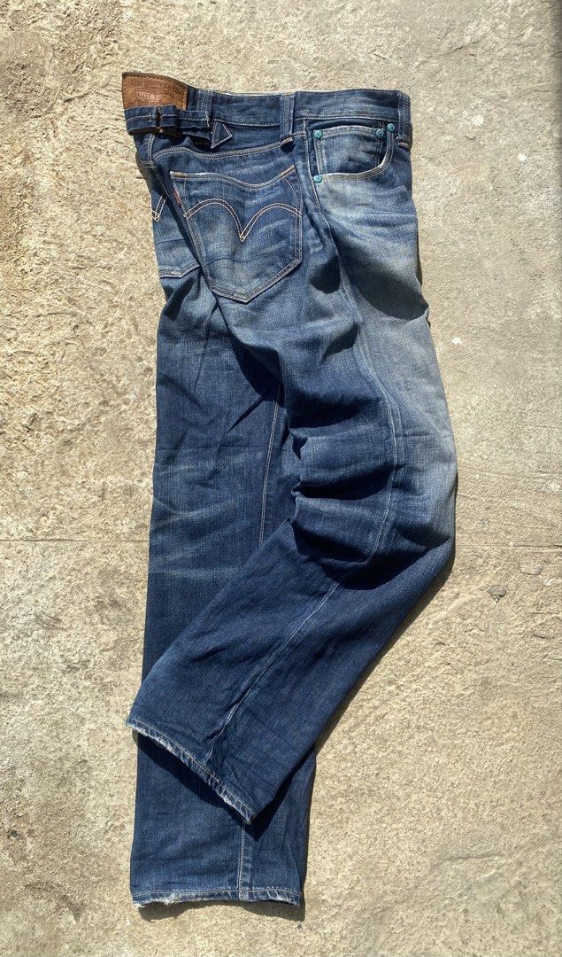 Classic Levi's 503 with leather patch and center cinch back. (Category: Jeans) located in Surigao. Submitted by santostris12676 (Listing ID 1469402263, Image 1). Description: Classic Levi's 503 with leather patch and center cinch back. Size 30 on tag pasok 32 Length 42 Opening 8.5 Excellent condition .