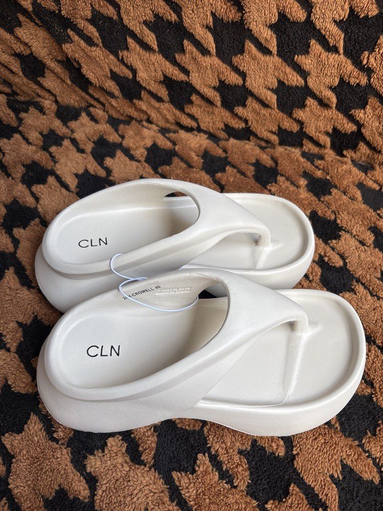 CLN Crowell Wedge Slides size 39-40 (Category: Wedges) located in Rizal. Submitted by scjcollections (Listing ID 1469442618, Image 2). Description: Location: Cainta, Rizal.