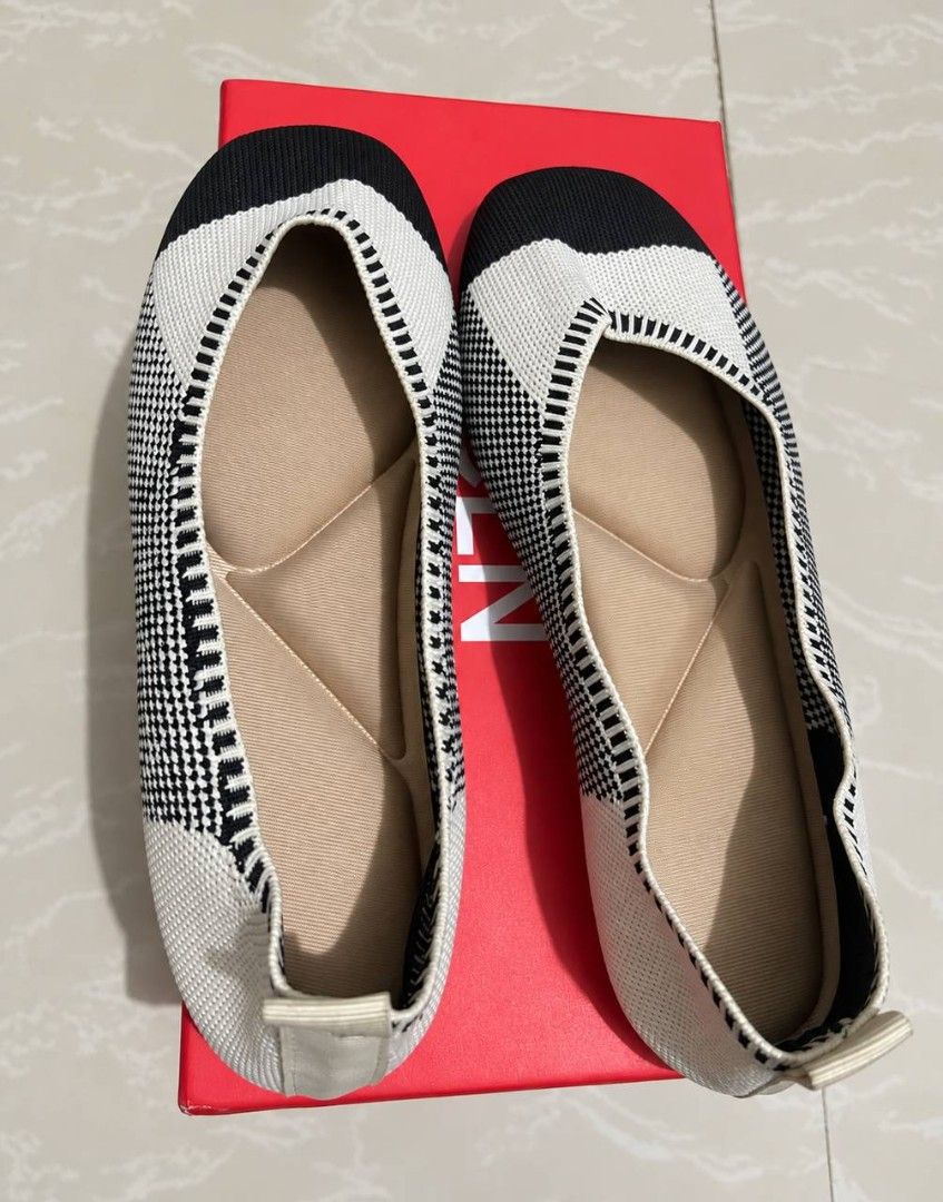 CLN Flats/Dollshoes for ONLY 400 EACH (Category: Flats & Sandals) located in Cebu City. Submitted by micaverzosa30 (Listing ID 1469521437, Image 1). Description: - Brand: CLN - Quantity: 3 pairs - Design: Comfortable slip-on style - Condition: Clean insoles with visible CLN branding - Perfect for: Everyday rotation, casual outings, or office wear Preloved- Only used once .