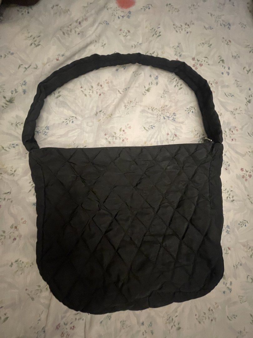 Cloud Tote Bag (Category: Tote Bags) located in Marikina City. Submitted by prelovedbyshams.sy (Listing ID 1469493308, Image 1). Description: .