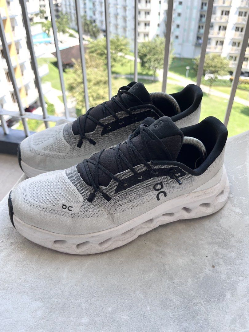 Cloudtilt / NB 2002r ASPACK (Category: Sneakers) located in Quezon City. Submitted by asperommel89162 (Listing ID 1469435187, Image 1). Description: Oncloud cloudtilt / NB 2002r - Size: US 10 - Condition: used needs cleaning / NB beaters condition - RFS: need funds at nakatambak lang dahil sa work Lalamove / gcash.