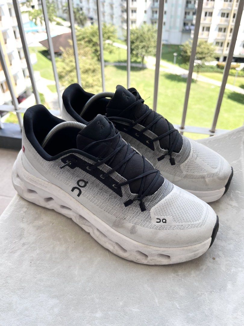 Cloudtilt / NB 2002r ASPACK (Category: Sneakers) located in Quezon City. Submitted by asperommel89162 (Listing ID 1469435187, Image 2). Description: Oncloud cloudtilt / NB 2002r - Size: US 10 - Condition: used needs cleaning / NB beaters condition - RFS: need funds at nakatambak lang dahil sa work Lalamove / gcash.