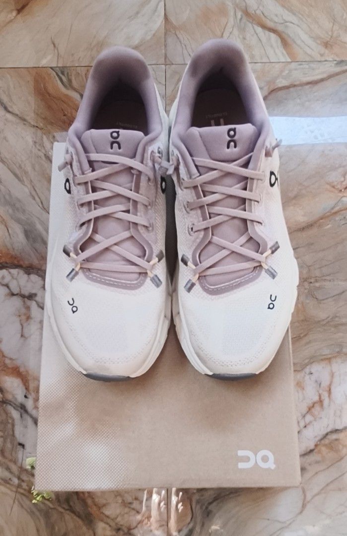 CLOUDTILT ORIGINAL HERON DEW (Category: Sneakers & Footwear) located in Davao. Submitted by anikanik88 (Listing ID 1469394979, Image 2). Description: 💯original size 6 like new barely used.