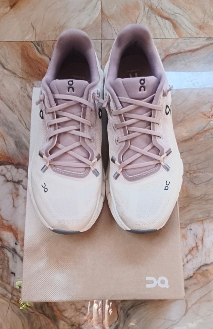 CLOUDTILT ORIGINAL HERON DEW (Category: Sneakers & Footwear) located in Davao. Submitted by anikanik88 (Listing ID 1469394979, Image 1). Description: 💯original size 6 like new barely used.