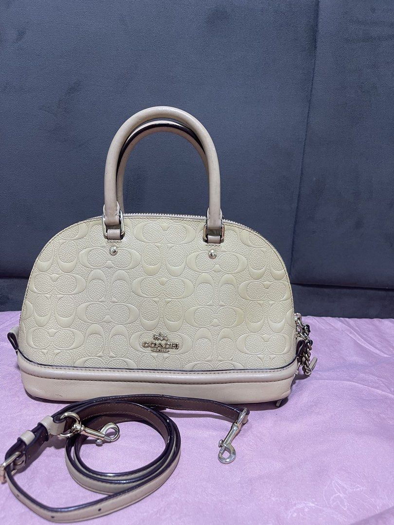 Coach Alma (Category: Luxury Bags & Wallets) located in Quezon City. Submitted by kaikaiprelovedshop (Listing ID 1469437196, Image 1). Description: Selling thia coach alma small size, maganda pa, the issue is may konting gasgas sa creed. 👌.