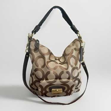 COACH BAG (Category: Luxury Bags & Wallets) located in Manila. Submitted by prettystuff1008 (Listing ID 1469490102, Image 2). Description: Still good condition With removable strap Selling low.