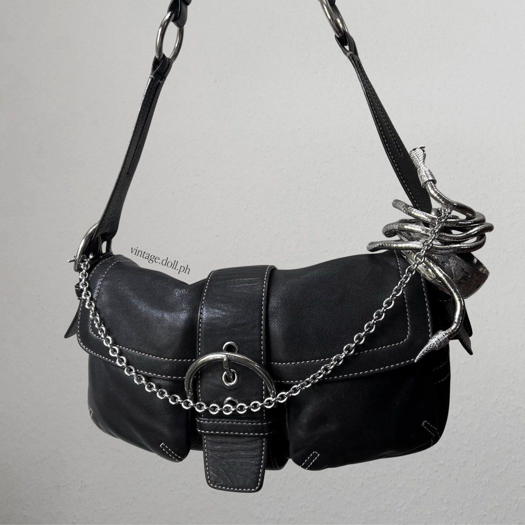 Coach Double Pocket Soho Shoulder Bag (Category: Luxury Bags & Wallets) located in Valenzuela. Submitted by shai.vd (Listing ID 1469553261, Image 1). Description: .