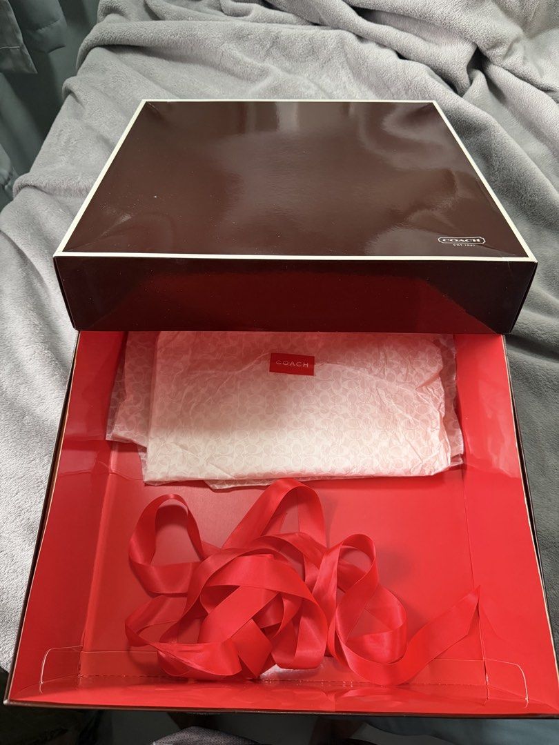 Coach Box Gift Set (Category: Luxury Bags & Wallets) located in Baguio. Submitted by _herarchives (Listing ID 1469458642, Image 2). Description: Available 🎀 - from japan - complete set with shopping bag, ribbon & wrapping paper Dimensions: 36.5 x 36.5 x 14 cm.