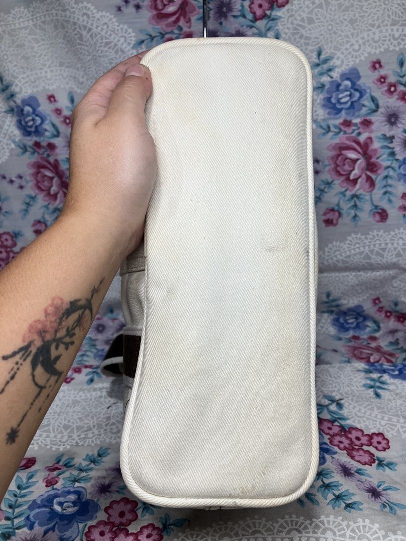 COACH HAMPTON WEEKEND SMALL TOTE BAG (Category: Shoulder Bags) located in General Mariano Alvarez. Submitted by adonid (Listing ID 1469429350, Image 3). Description: COACH HAMPTON WEEKEND SMALL TOTE BAG GOOD CONDITION NORMAL SIGN OF USAGE ONLY .