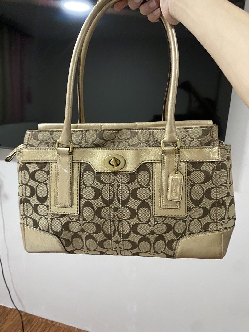 Coach Handbag (Category: Luxury Bags & Wallets) located in Santa Rosa. Submitted by sassycollection. (Listing ID 1469394570, Image 1). Description: In good condition Decluttering .