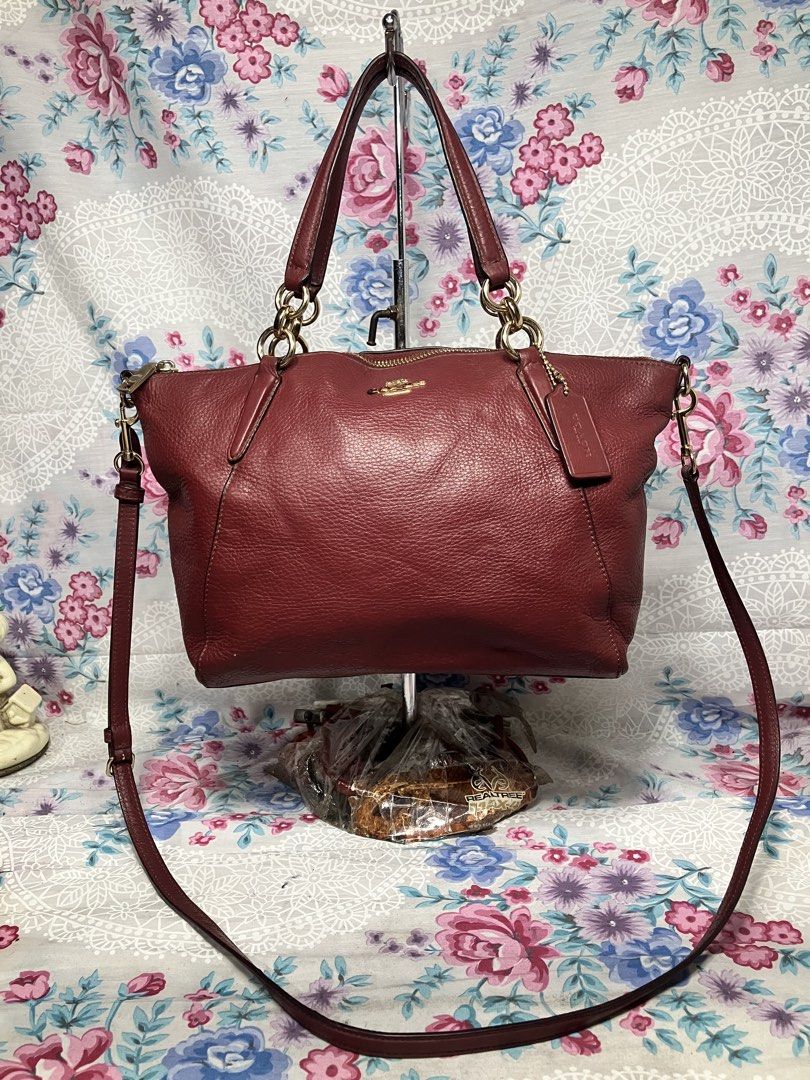 COACH KELSEY SATCHEL BAG (Category: Cross-body Bags) located in General Mariano Alvarez. Submitted by adonid (Listing ID 1469459865, Image 1). Description: COACH KELSEY SATCHEL BAG GOOD CONDITION NORMAL SIGN OF USAGE ONLY ISSUE NABURA NA CREED NIYA .