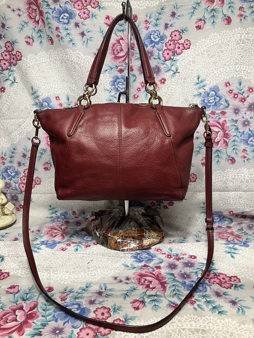 COACH KELSEY SATCHEL BAG (Category: Cross-body Bags) located in General Mariano Alvarez. Submitted by adonid (Listing ID 1469459865, Image 3). Description: COACH KELSEY SATCHEL BAG GOOD CONDITION NORMAL SIGN OF USAGE ONLY ISSUE NABURA NA CREED NIYA .