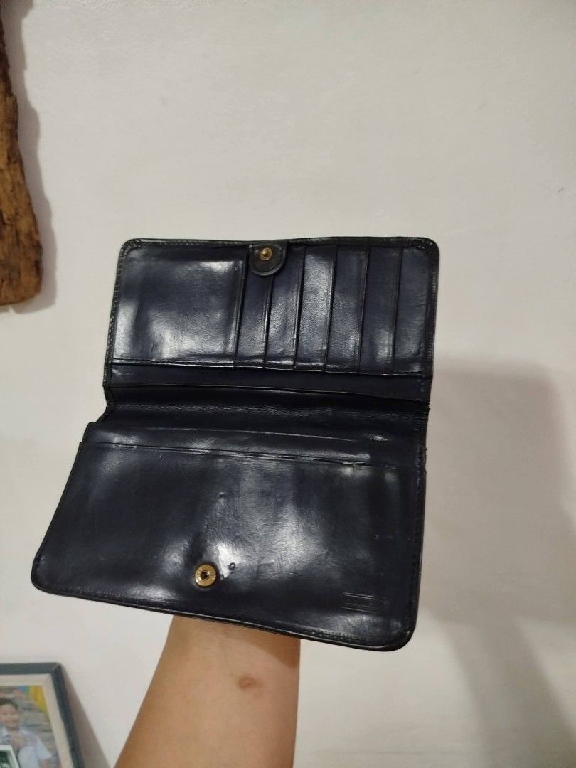 Coach mens Genuine leather long Wallet (Category: Wallets & Card Holders) located in Manila. Submitted by marlonmuncada_picker05 (Listing ID 1469555536, Image 2). Description: 📍KOWTS GENUINE LEATHER LONG WALLET ✅700 PESOS ONLY ✅HAVE MINIMAL SIGN OF USAGE ONLY ✅8/10 CONDITION ✅USEABLE / DURABLE / GENUINE LEATHER ✅MOP : GCASH / MAYA ✅MOD : LALAMOVE / J&T 📍LOCATION : NORTH CALOOCAN.