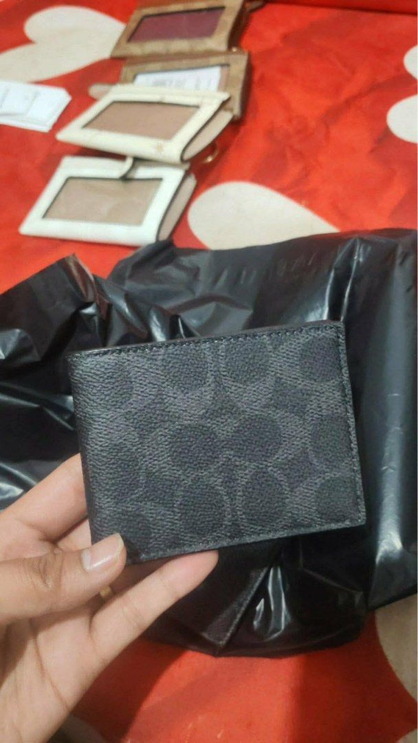 Coach Men's Wallet (Category: Wallets & Card Holders) located in Rizal. Submitted by mclluxurycollection (Listing ID 1469445250, Image 1). Description: Brand new Guaranteed original 💯.