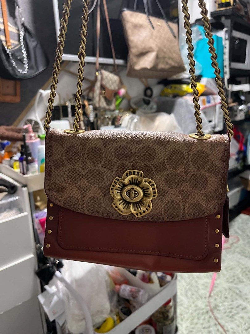 Coach parker 18 (Category: Cross-body Bags) located in Caloocan City. Submitted by trebdy01 (Listing ID 1469545583, Image 1). Description: .