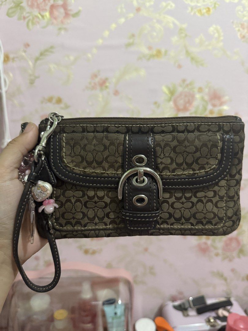 Coach Rare Soho Wristlet Brown (Category: Luxury Bags & Wallets) located in Caloocan City. Submitted by cami.rae (Listing ID 1469482237, Image 1). Description: AUTO DECLINE SA BARAT 🫶🏻.