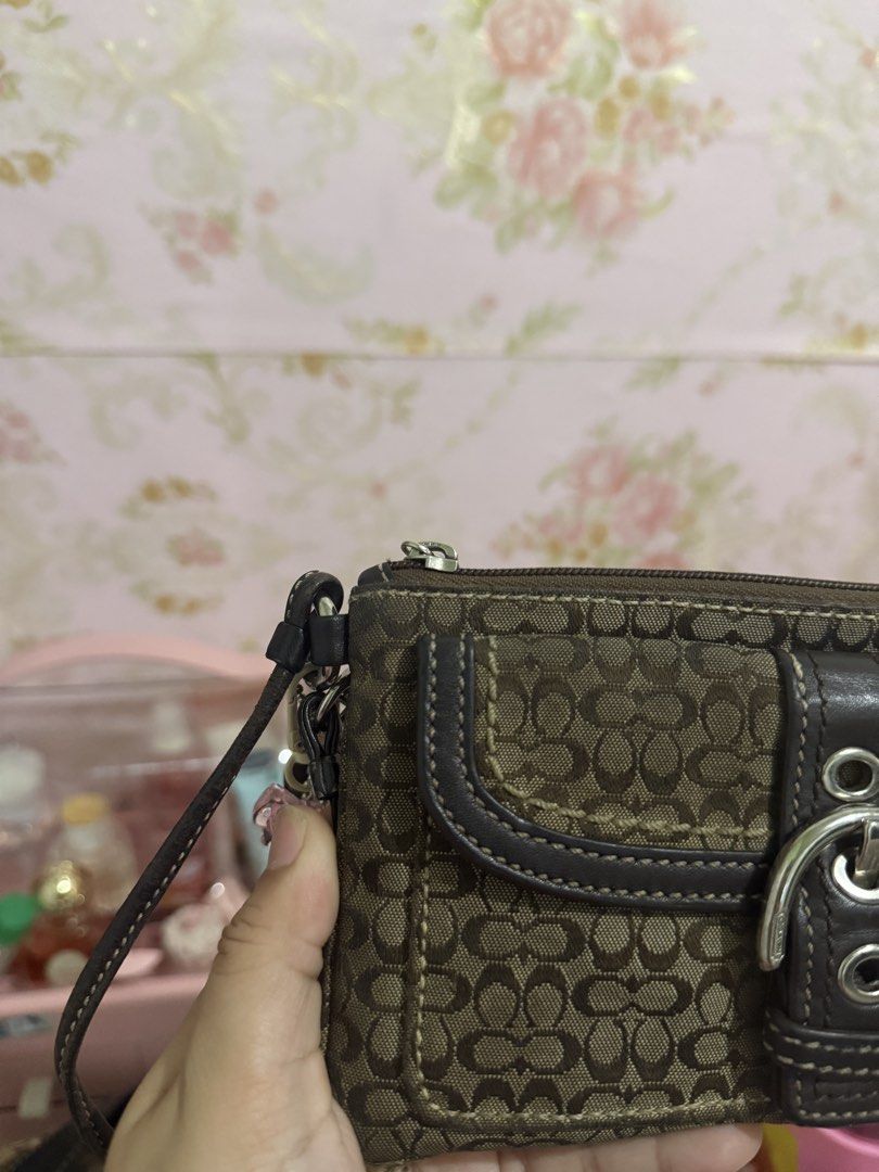 Coach Rare Soho Wristlet Brown (Category: Luxury Bags & Wallets) located in Caloocan City. Submitted by cami.rae (Listing ID 1469482237, Image 3). Description: AUTO DECLINE SA BARAT 🫶🏻.