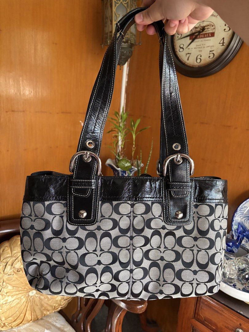 Coach Signature (Category: Luxury Bags & Wallets) located in Cainta. Submitted by aamethystmnl (Listing ID 1469458442, Image 2). Description: CCH PLEATED TOTE IN BLACK AND GREY MEDIUM “Mine” 7000 “Lock” 7300 Rank SA -100% authentic -no rubs -no cracks # All items are preloved (Please manage your expectations).