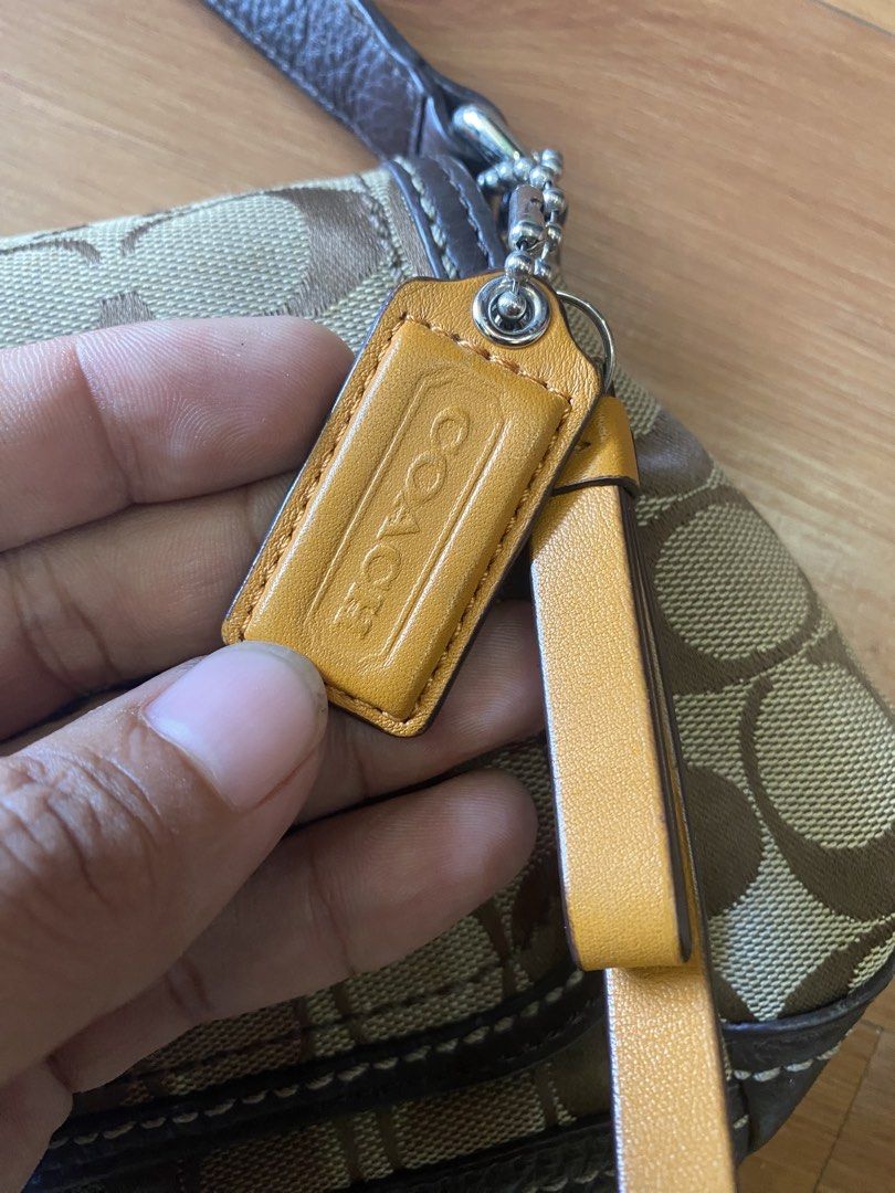 Coach Sling bag (Category: Luxury Bags & Wallets) located in Butuan. Submitted by exodus.co (Listing ID 1469533432, Image 3). Description: .