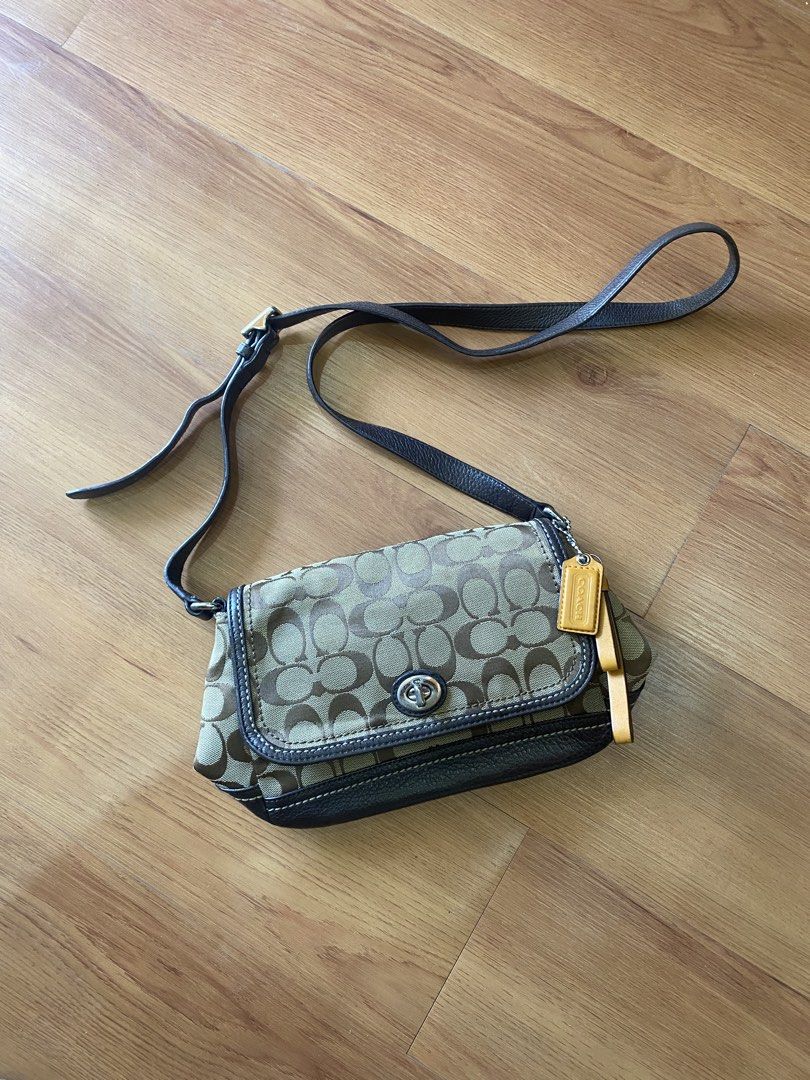 Coach Sling bag (Category: Luxury Bags & Wallets) located in Butuan. Submitted by exodus.co (Listing ID 1469533432, Image 1). Description: .