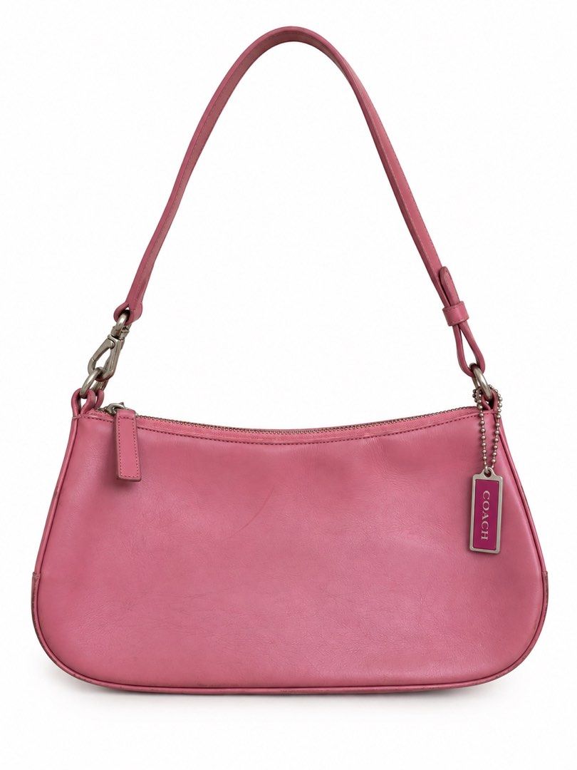 COACH Vintage Bag (Category: Shoulder Bags) located in Pasig City. Submitted by prelovedbyjammy (Listing ID 1469453697, Image 1). Description: Signs of usage is visible Zipper is a bit rough sometimes but can still be closed properly Original.