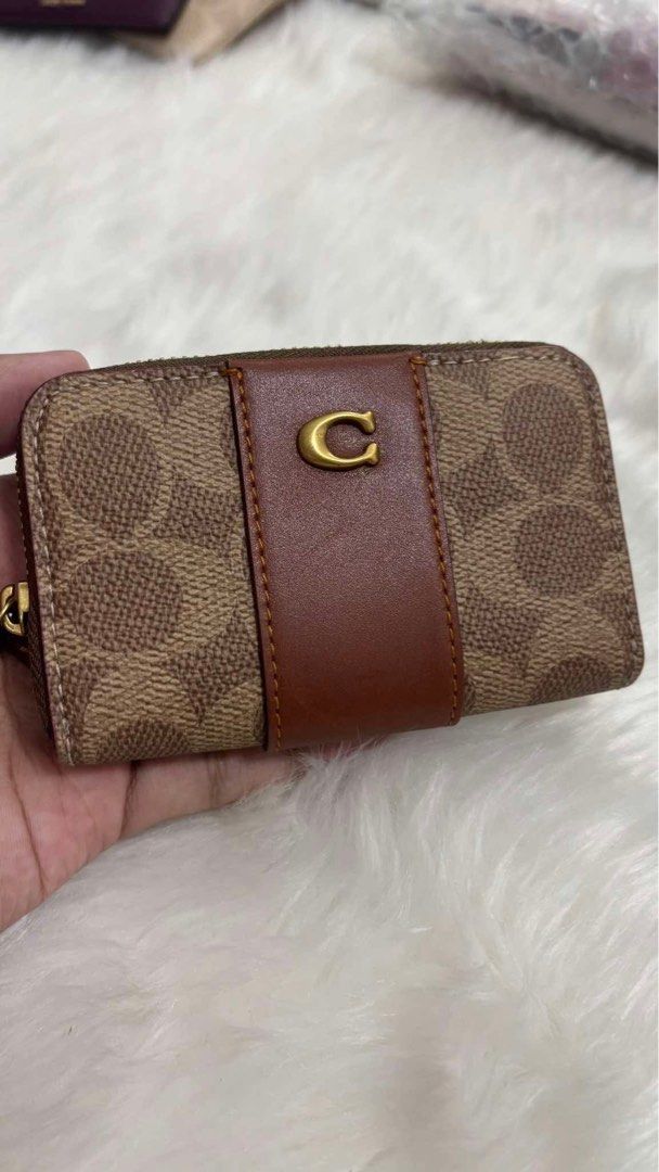 Coach Zip Around Card Case Tan (Category: Wallets & Card holders) located in Rizal. Submitted by mclluxurycollection (Listing ID 1469524177, Image 1). Description: Brand new Guaranteed original 💯.