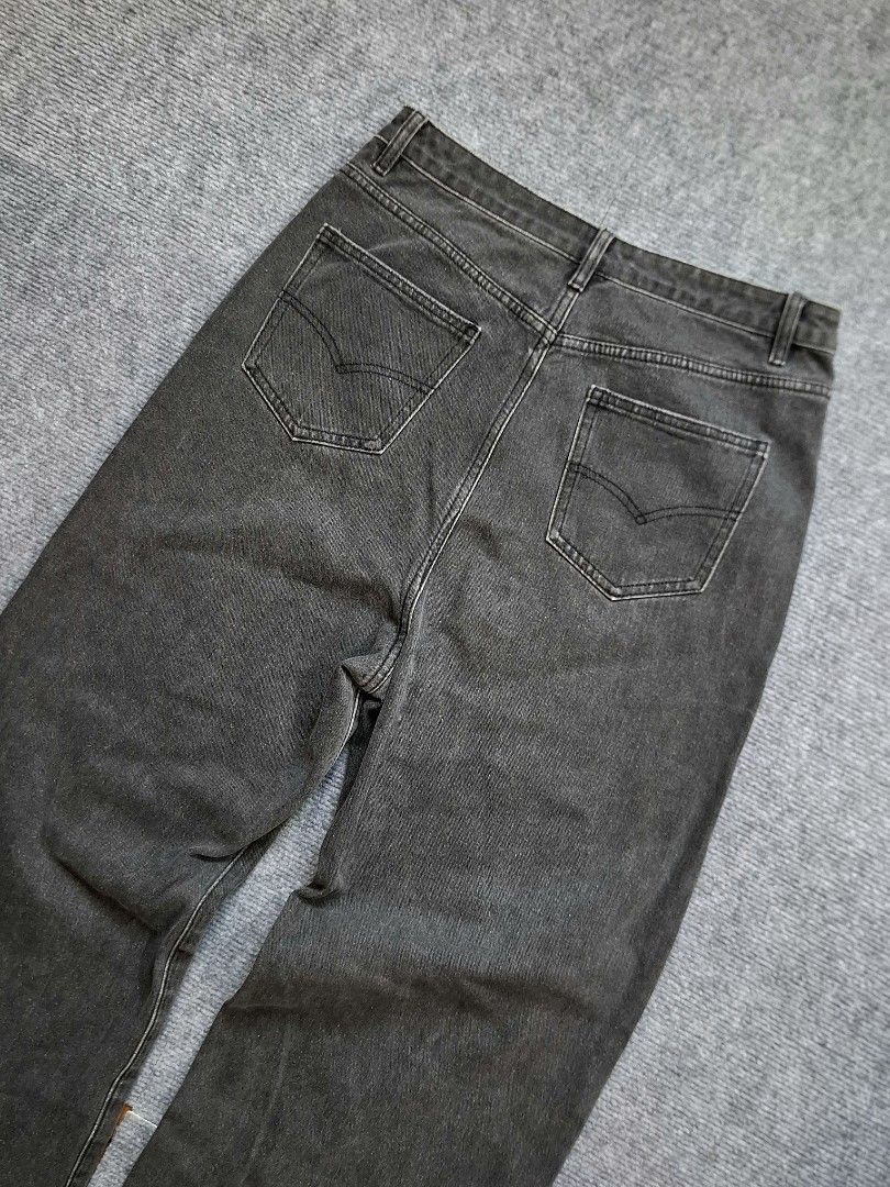 COCA Black Washed Denim Baggy Jeans (Category: Jeans) located in Las Pinas. Submitted by nevergetsold.ph (Listing ID 1469486671, Image 3). Description: COCA Black Washed Denim Baggy Jeans Color Rate: 10/10 Condition Rate: 10/10 Dimentions (inches) Waist: 28 Length: 40 Thigh: 12.5 Leg Opening: 12 Issues: none.