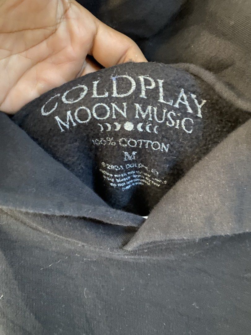 COLDPLAY MOON MUSIC (Category: Coats, Jackets and Outerwear) located in Cavite. Submitted by gedom (Listing ID 1469415152, Image 3). Description: Coldplay moon music official merch Size medium 22/27 Dimes Black 10/10.